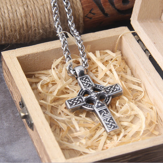 Colar Cruz Medieval + Caixa de Madeira